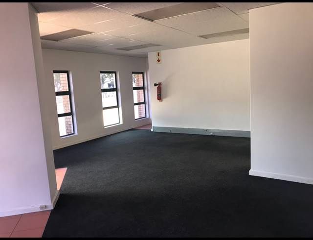 757M² WAREHOUSE TO LET IN JET PARK